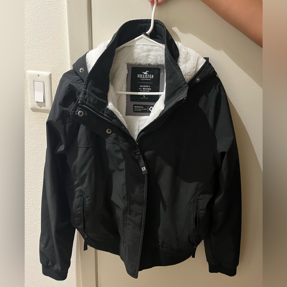 Hollister snow coat
women’s size L